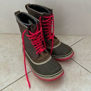 Sorel W’s snow boots, size 9